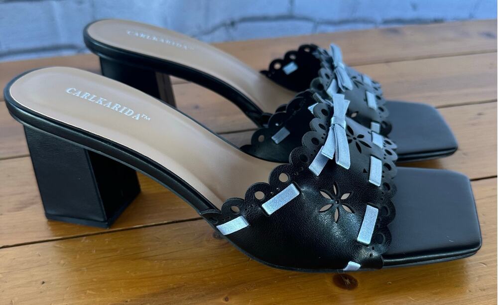 New in box Open Square Toe Black Mules Chunky Block Heel Size 9.5 Ribbon Floral